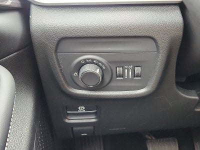 2023 Jeep Grand Cherokee Laredo 4x4