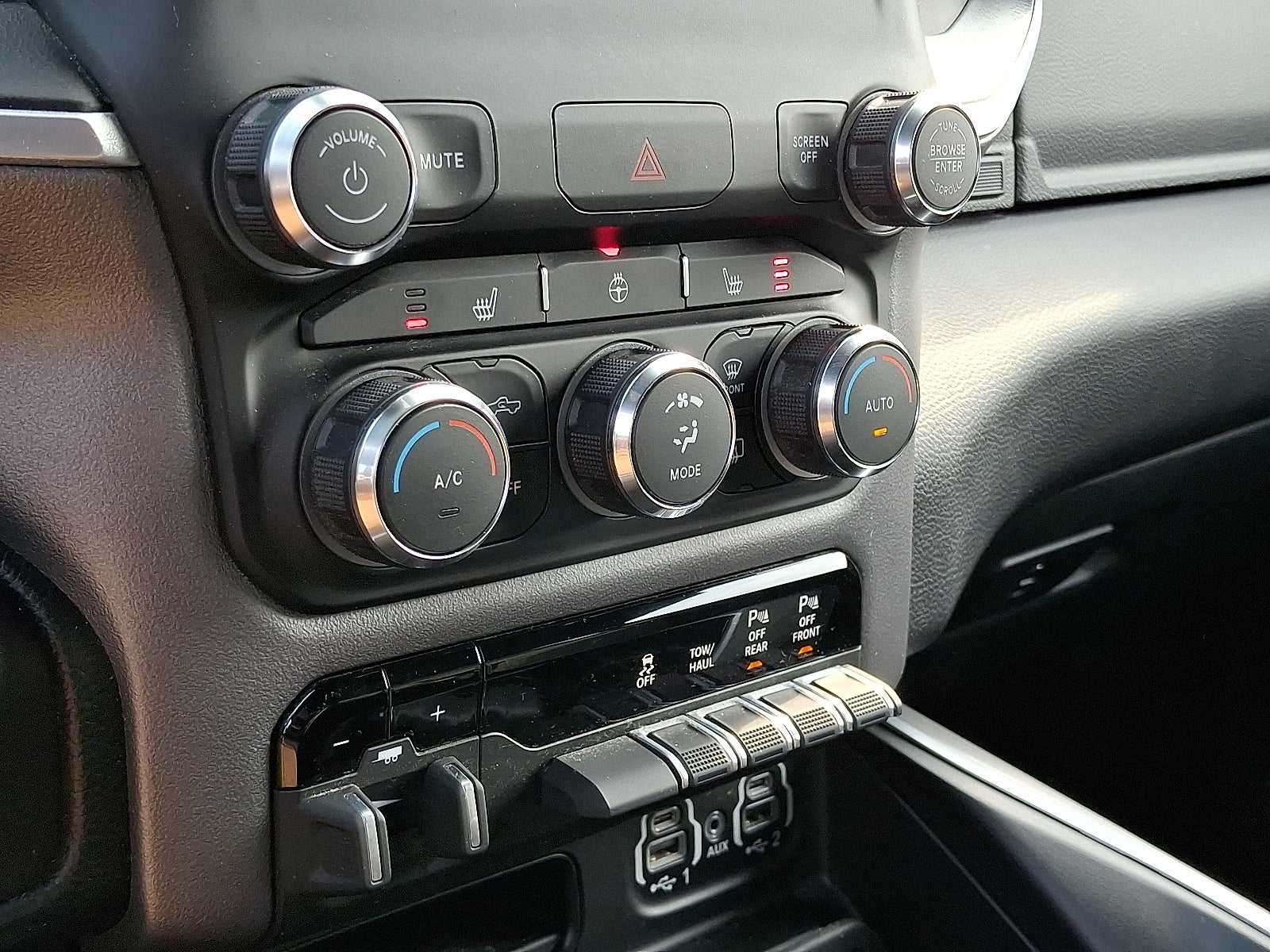 2022 RAM 1500 Big Horn Crew Cab 4x4 5'7" Box