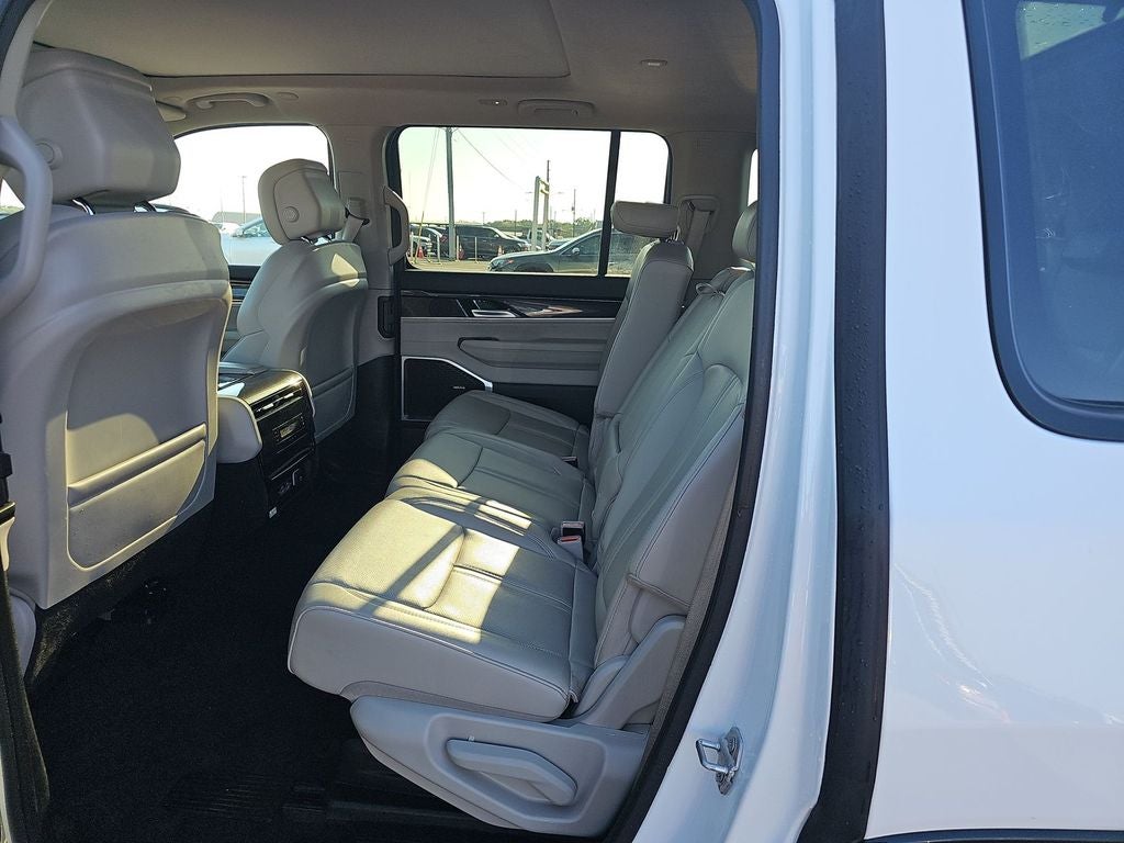 2024 Jeep Wagoneer Base