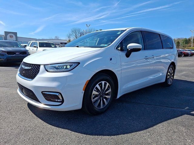 2023 Chrysler Pacifica Hybrid Touring L