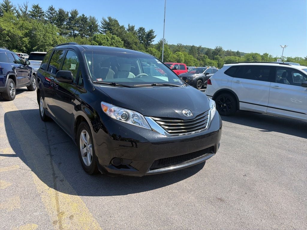 2014 Toyota Sienna LE 8 Passenger