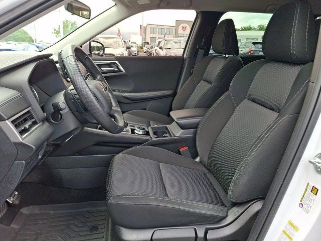2022 Mitsubishi Outlander ES