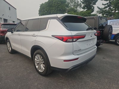 2022 Mitsubishi Outlander ES