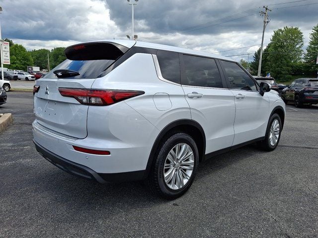 2022 Mitsubishi Outlander ES