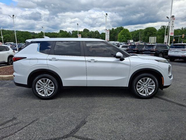 2022 Mitsubishi Outlander ES