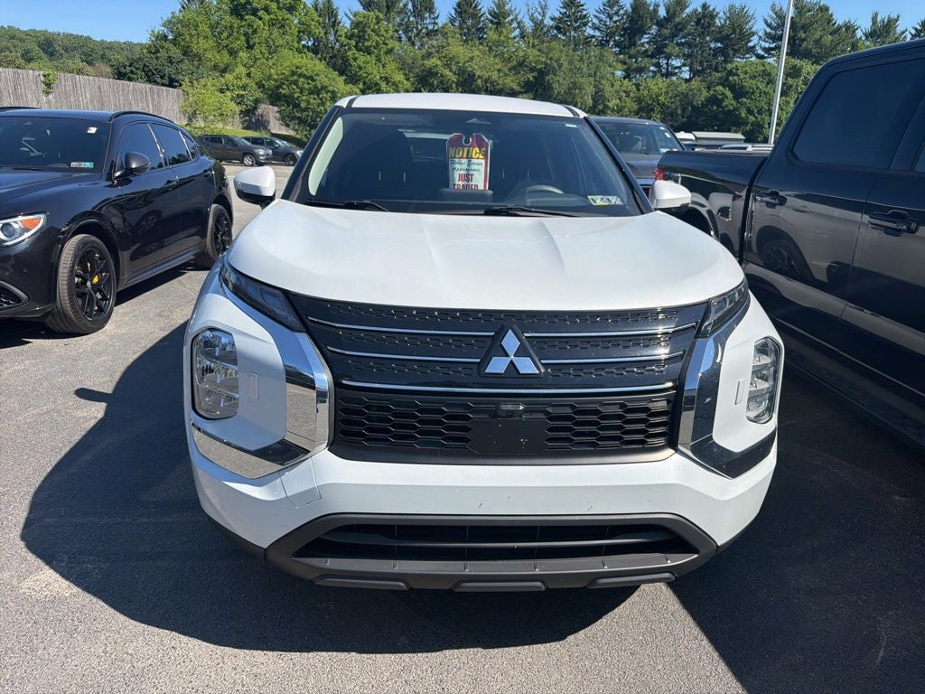 2022 Mitsubishi Outlander ES