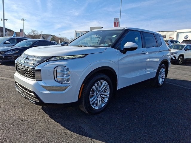 2022 Mitsubishi Outlander ES