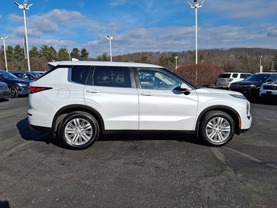 2022 Mitsubishi Outlander ES