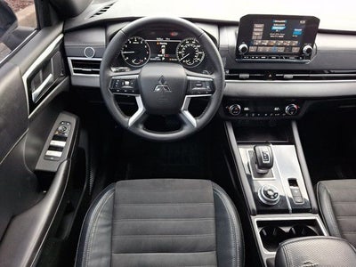 2022 Mitsubishi Outlander Black Edition