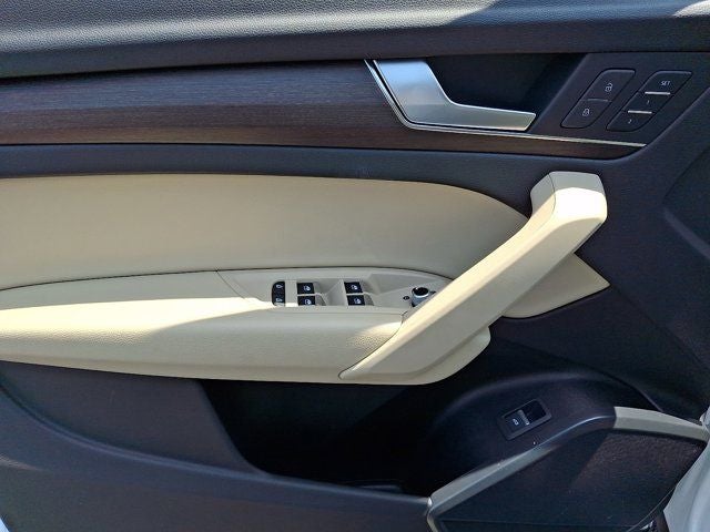 2023 Audi Q5 45 S line Premium quattro