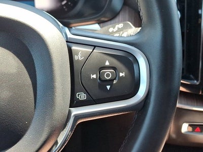 2022 Volvo XC60 B5 Momentum