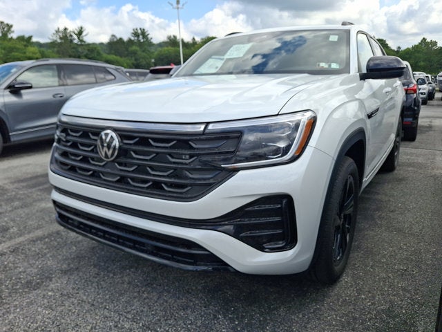2026 Volkswagen Atlas Cross Sport 2.0T SEL R-Line Black