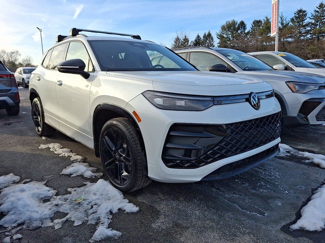 2025 Volkswagen Tiguan SE R-Line Black