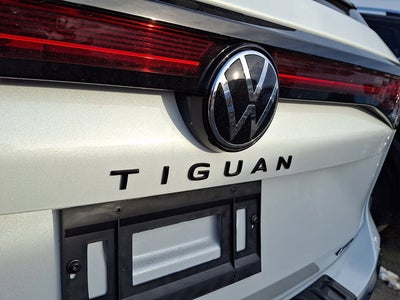 2025 Volkswagen Tiguan SE R-Line Black