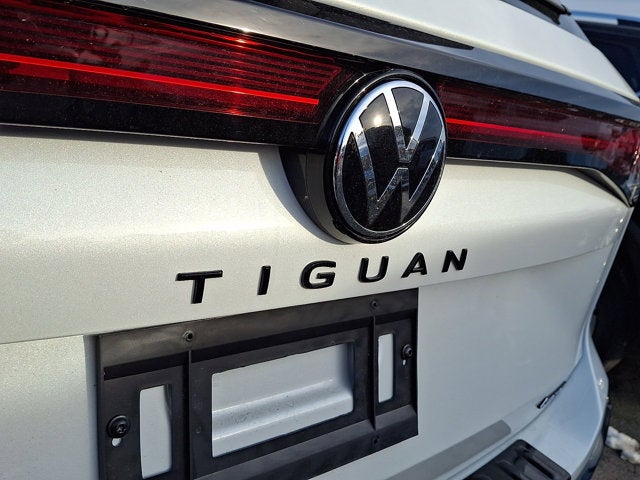 2025 Volkswagen Tiguan SE R-Line Black