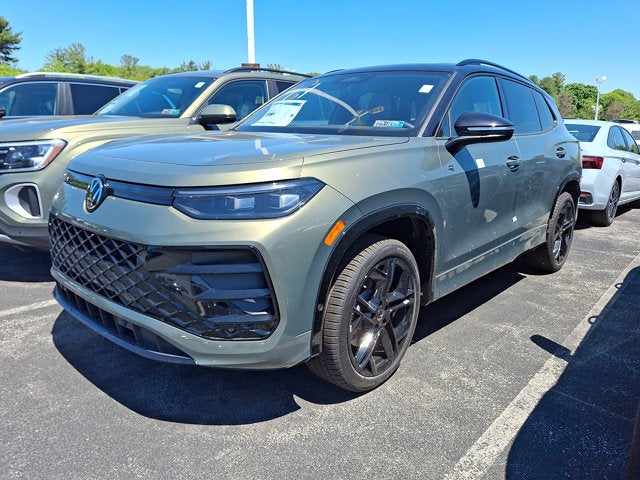 2026 Volkswagen Tiguan SE R-Line Black